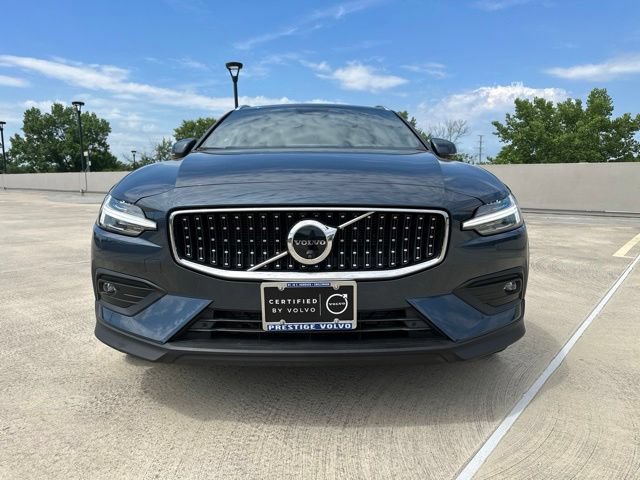 Certified 2025 Volvo V60 B5 Cross Country Plus AWD/4WD image 2