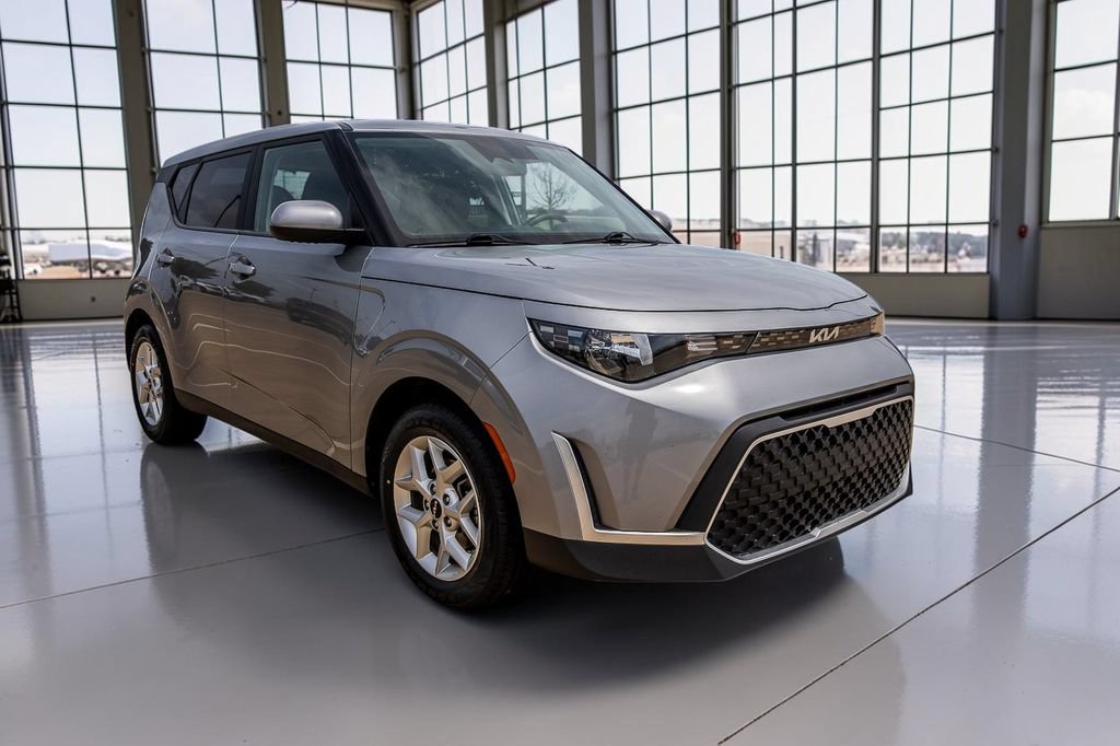 Used 2023 Kia Soul LX w/ LX Technology Package FWD image 36
