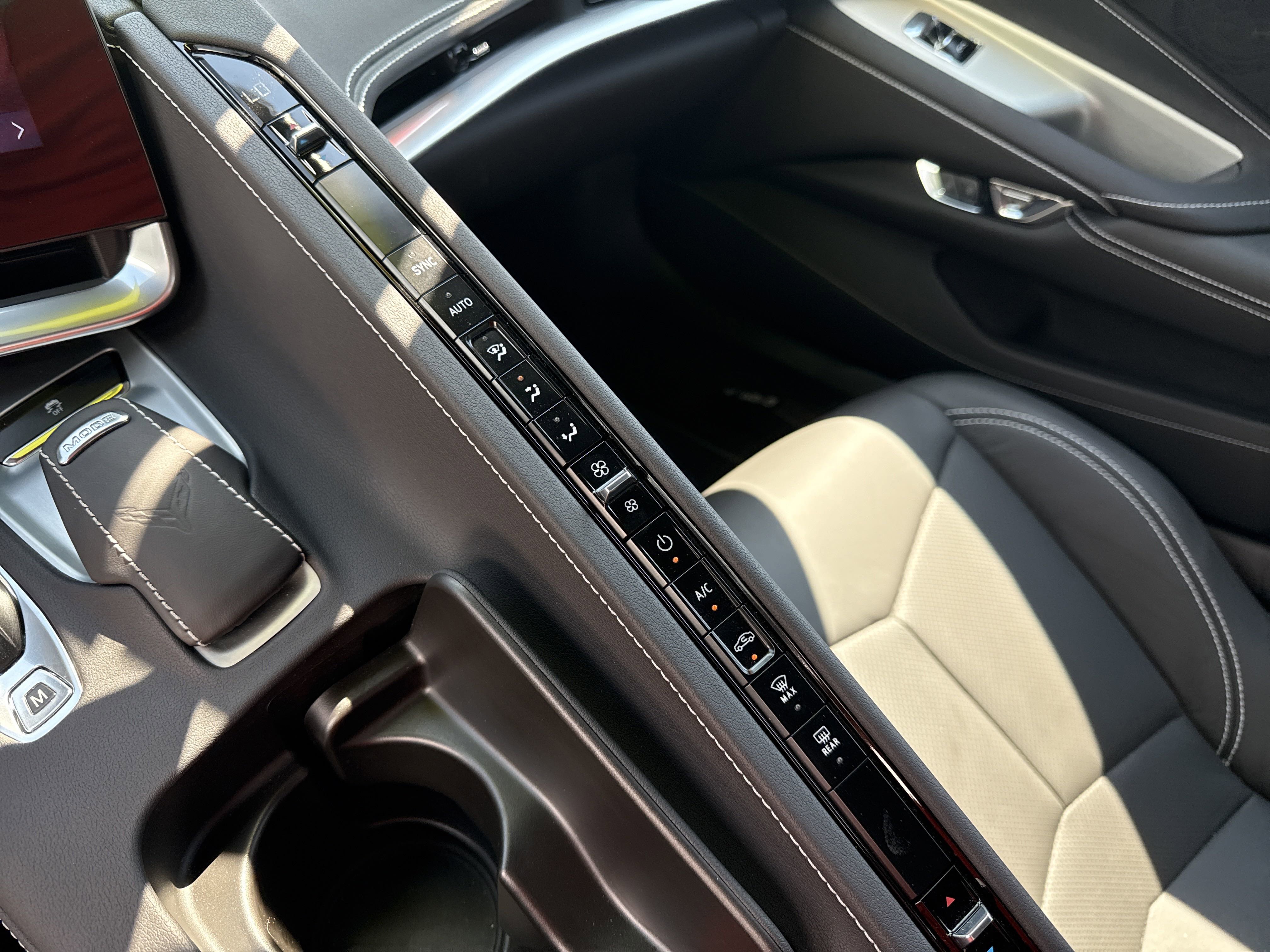 Used 2024 Chevrolet Corvette Stingray Coupe w/ Body-Color Dual Roof Package image 15