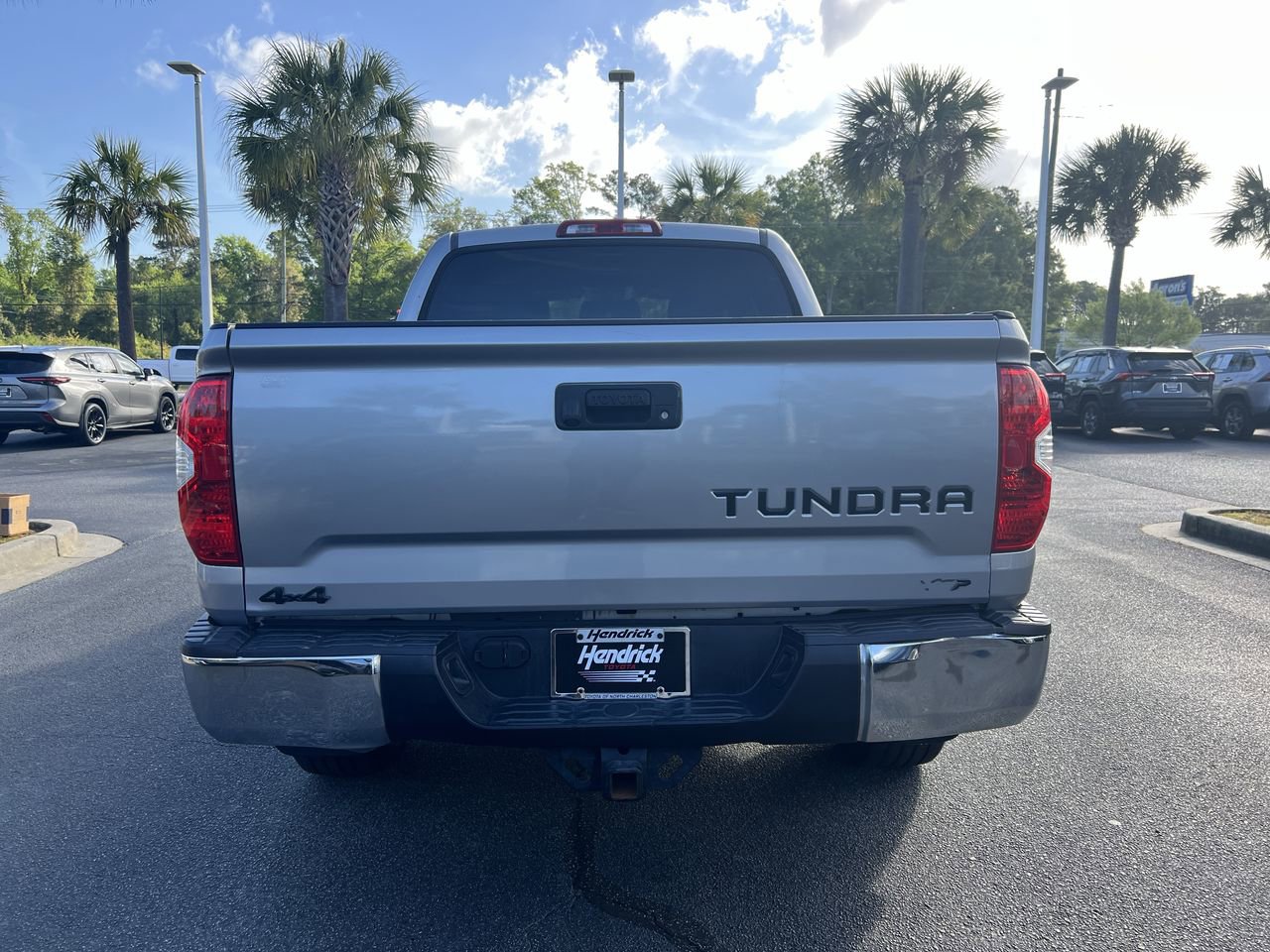 Used 2018 Toyota Tundra SR5 w/ SR5 Upgrade Package AWD/4WD image 9