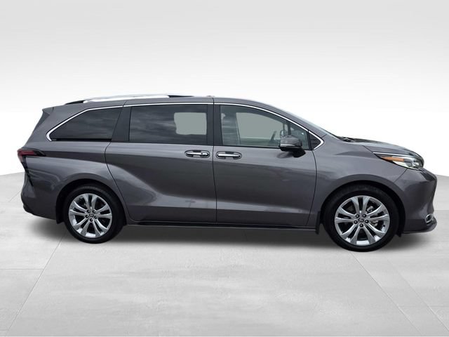 Used 2023 Toyota Sienna Platinum FWD image 2