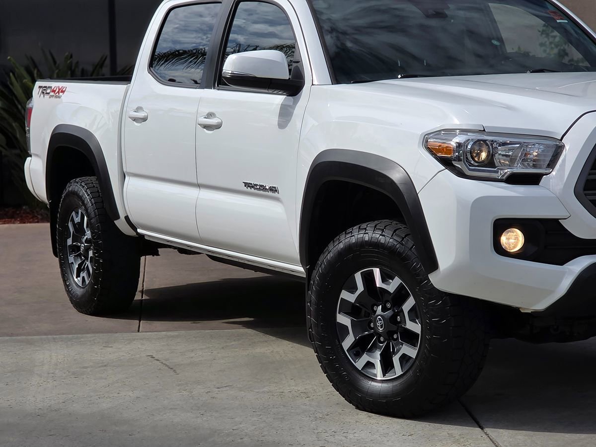 Used 2022 Toyota Tacoma TRD Off-Road w/ Technology Package AWD/4WD image 4