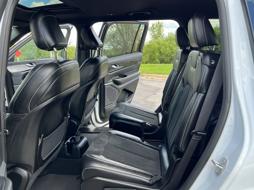 Used 2023 Jeep Grand Cherokee L Laredo image 36