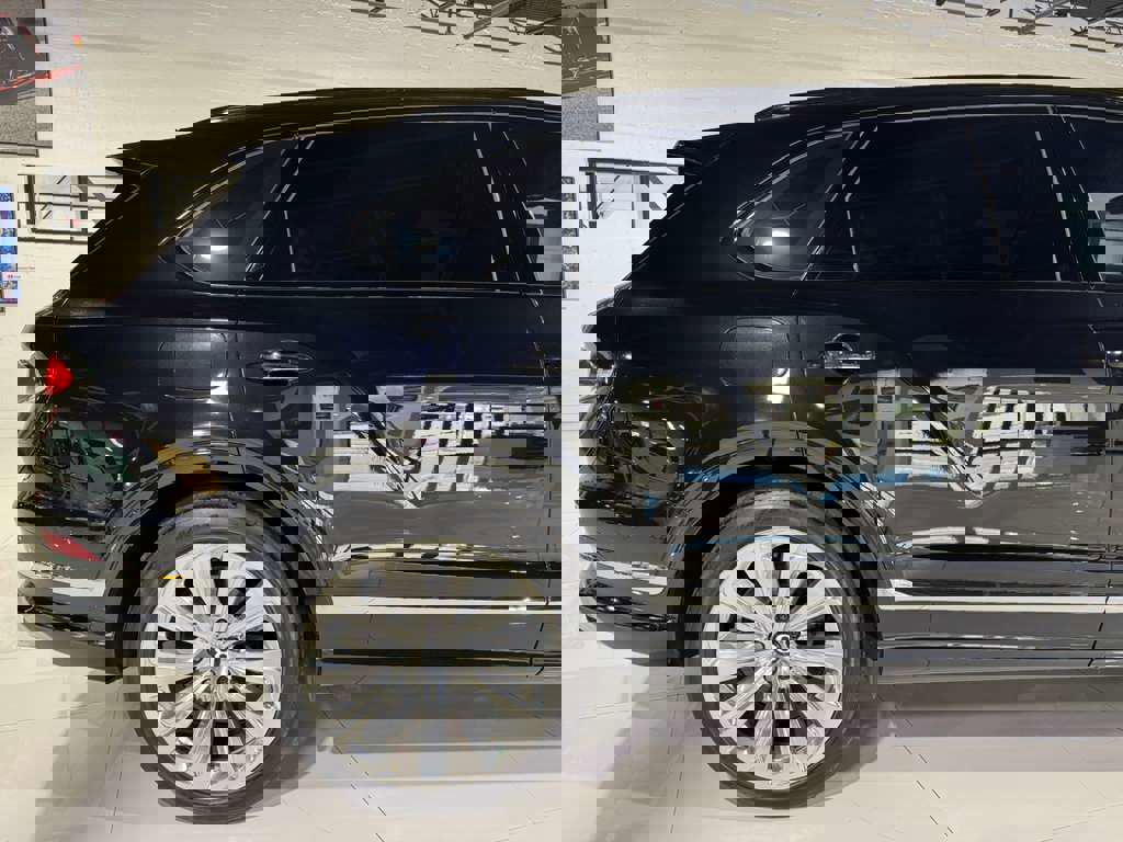 Used 2023 Bentley Bentayga Extended Wheelbase image 51