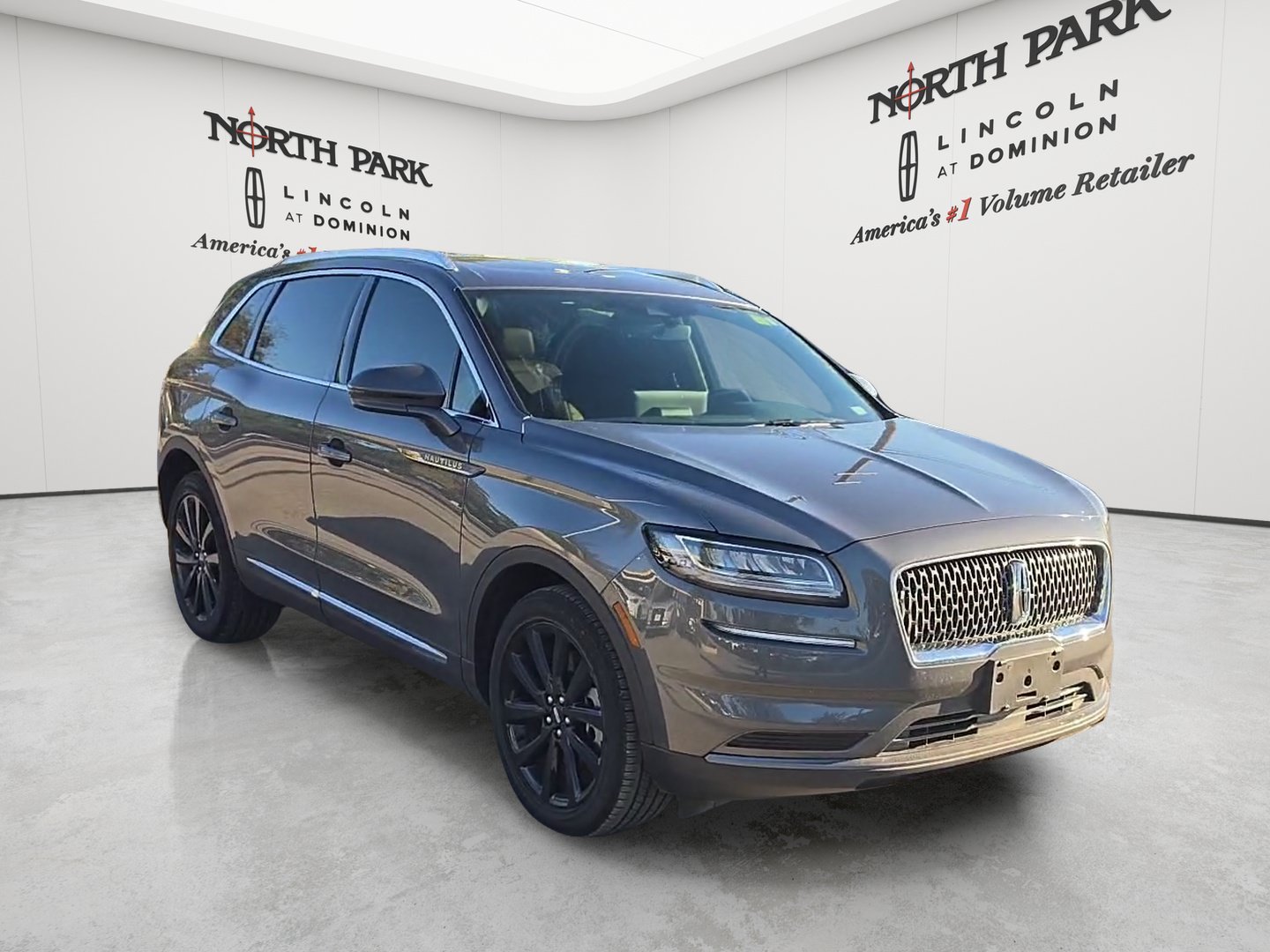 Used 2023 Lincoln Nautilus Reserve w/ Monochromatic Package AWD/4WD image 7
