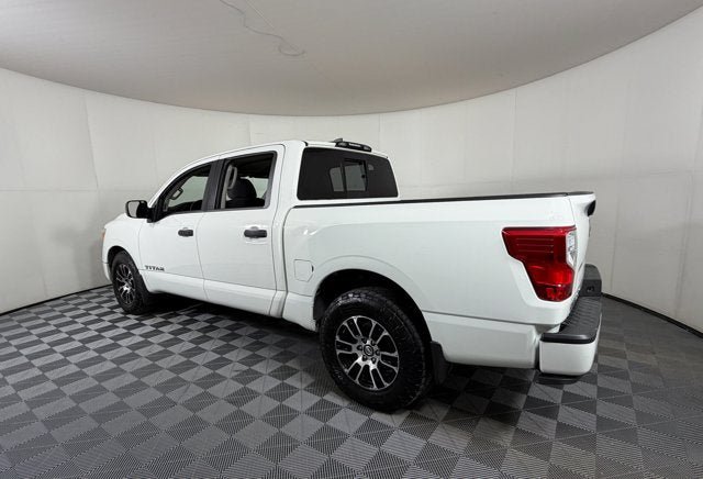 Used 2022 Nissan Titan SV w/ Accessory Utility Package RWD image 3