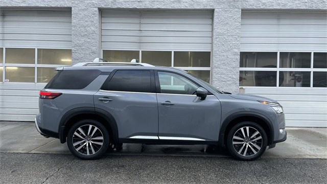 Used 2025 Nissan Pathfinder Platinum