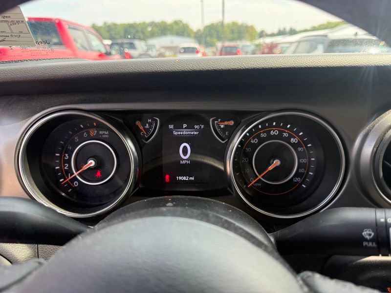 Used 2023 Jeep Gladiator Sport AWD/4WD image 6