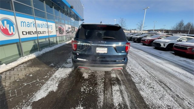 Used 2017 Ford Explorer XLT w/ Equipment Group 202A image 7