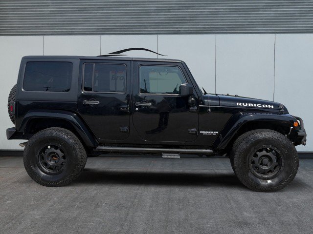 Used 2012 Jeep Wrangler Unlimited Rubicon w/ Connectivity Group AWD/4WD image 9