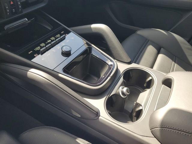 Used 2024 Porsche Cayenne Coupe image 21
