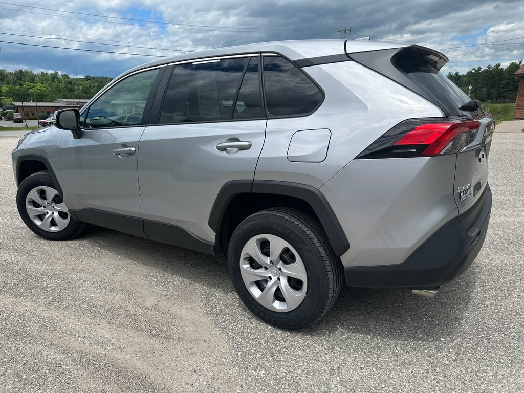 Used 2024 Toyota RAV4 LE AWD/4WD image 3