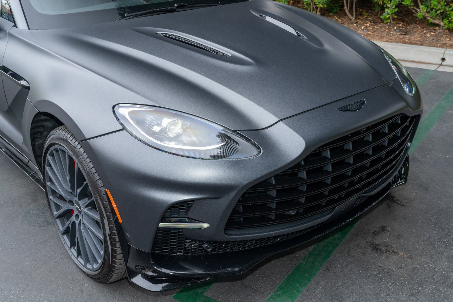 Used 2025 Aston Martin DBX 707 image 9
