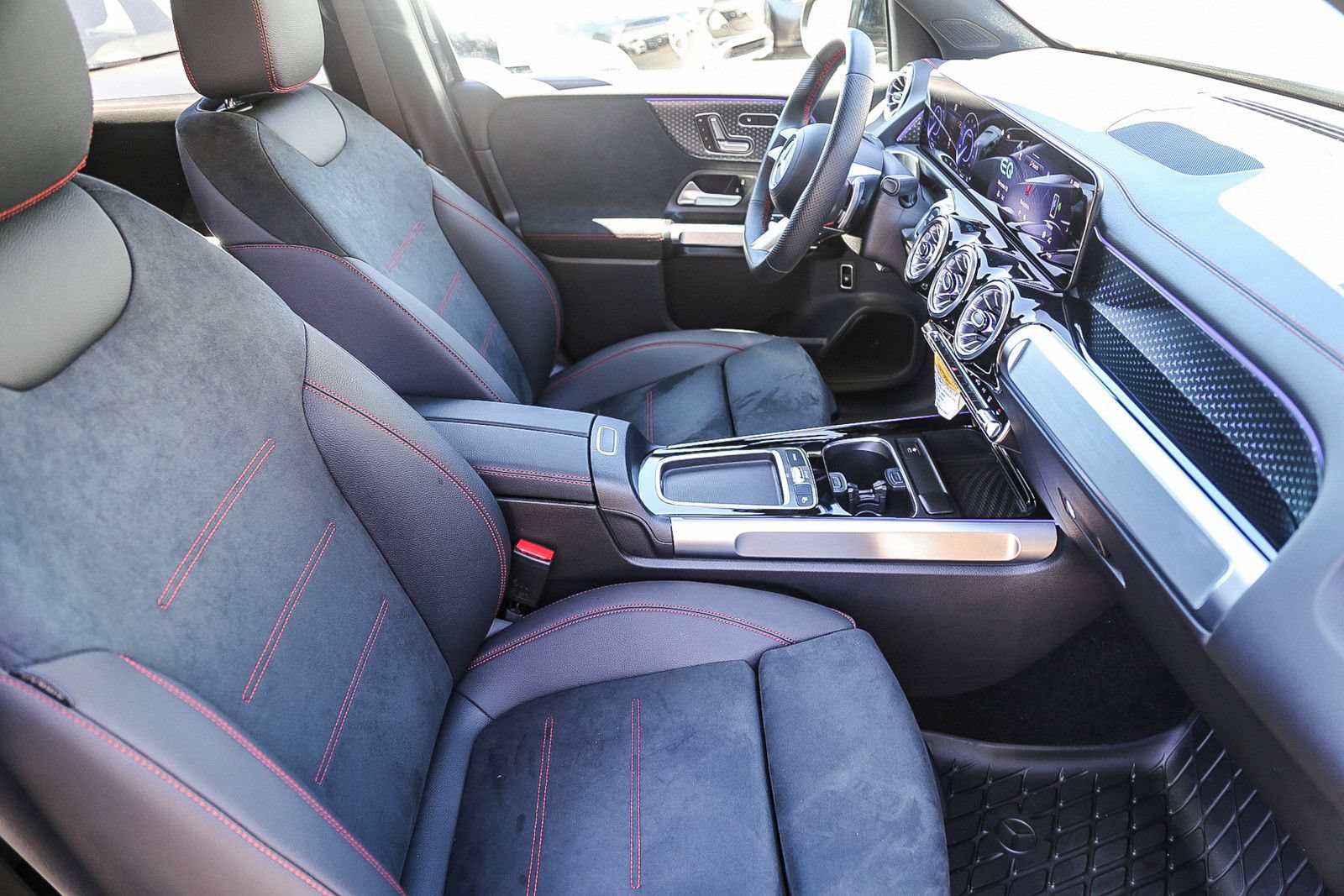 Used 2024 Mercedes-Benz EQB 300 4MATIC image 15