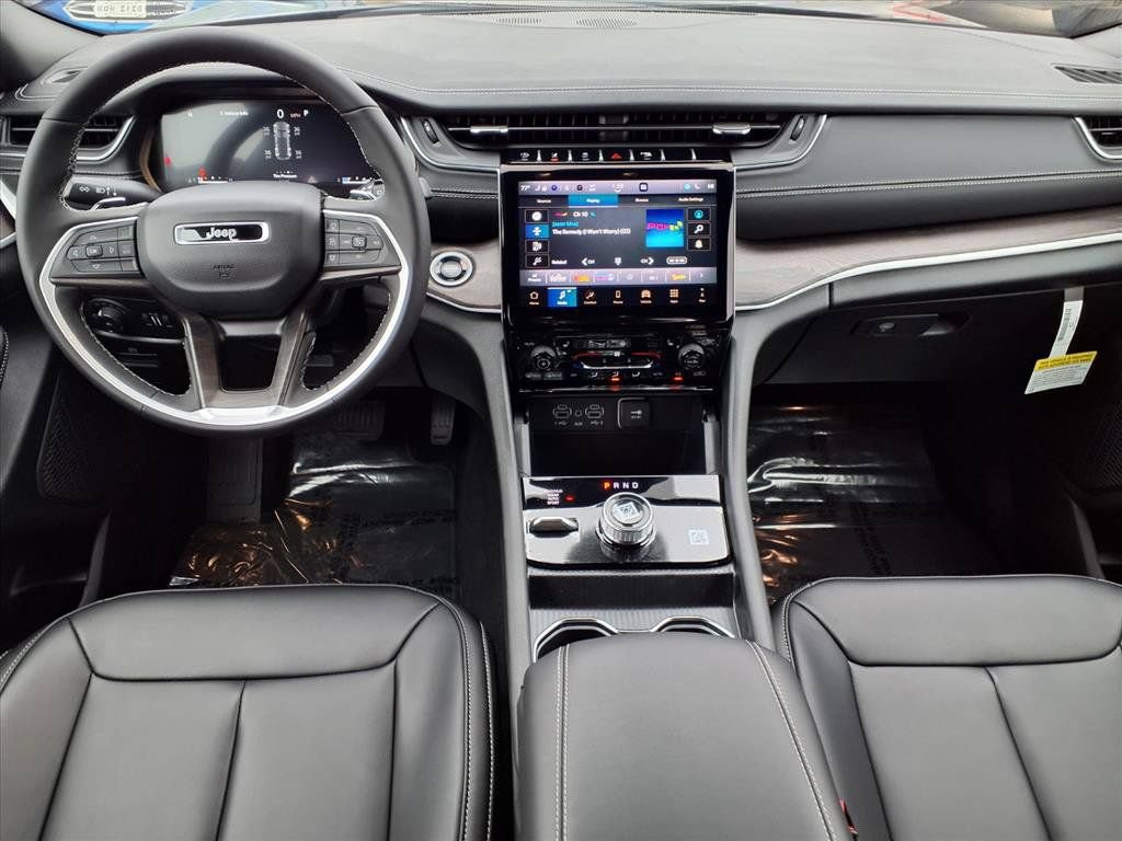 New 2025 Jeep Grand Cherokee Limited w/ Black Appearance Package AWD/4WD image 6