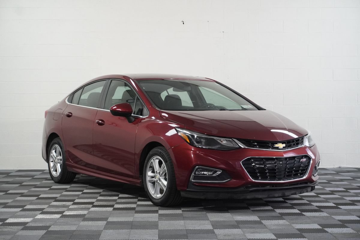 Used 2017 Chevrolet Cruze LT w/ Sun And Sound Package FWD image 8