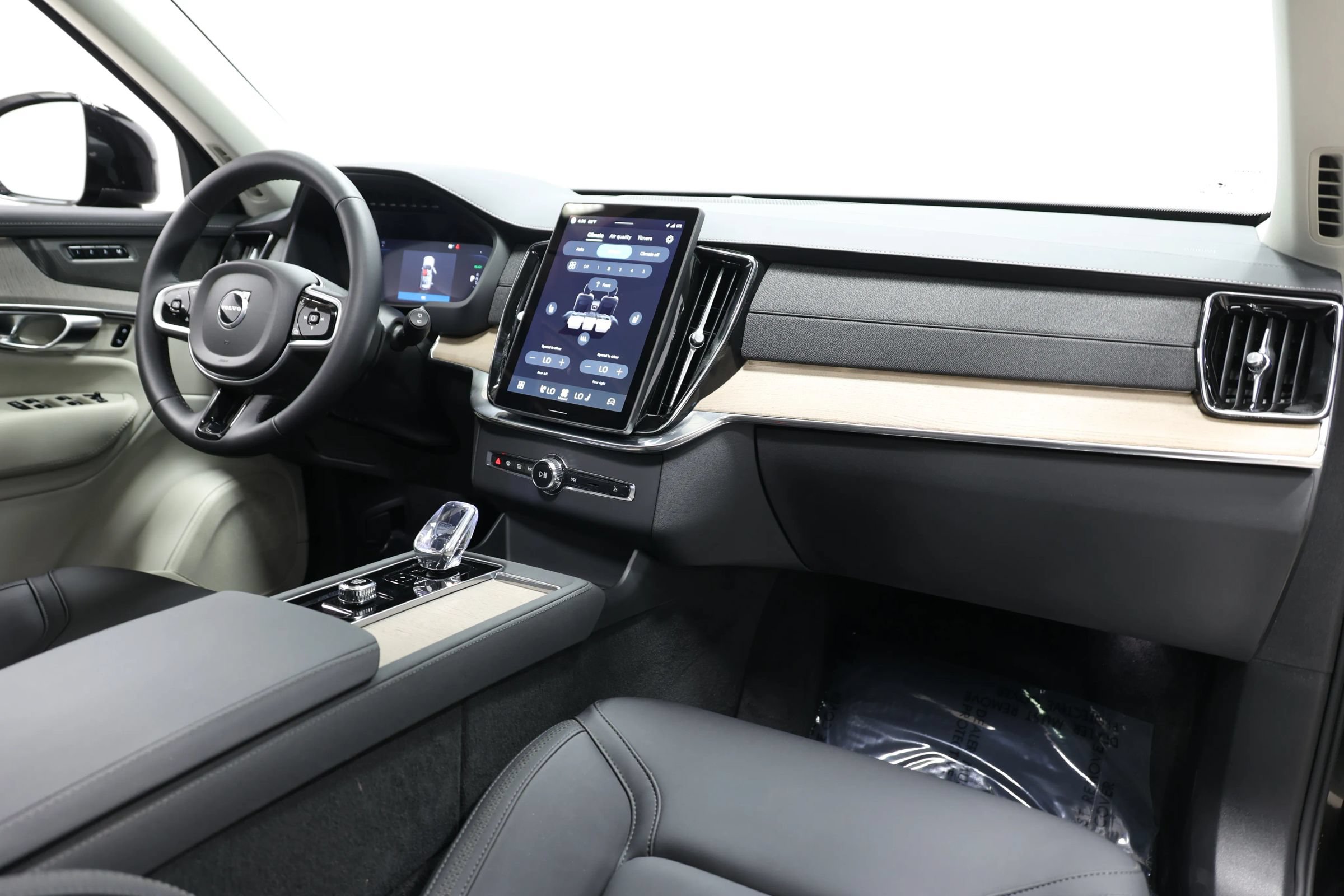 Used 2025 Volvo XC90 T8 Plus w/ Protection Package Premier AWD/4WD image 99