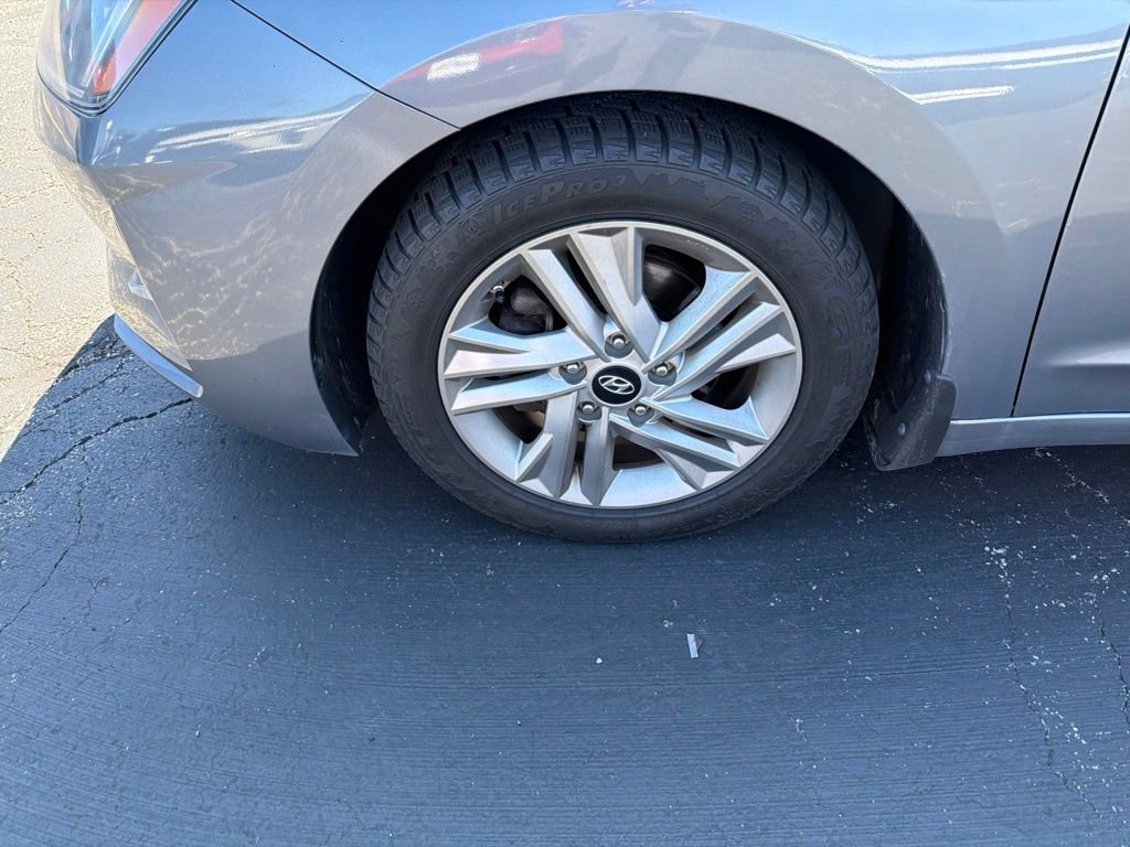 Used 2019 Hyundai Elantra SEL w/ Winter Weather Package FWD image 2