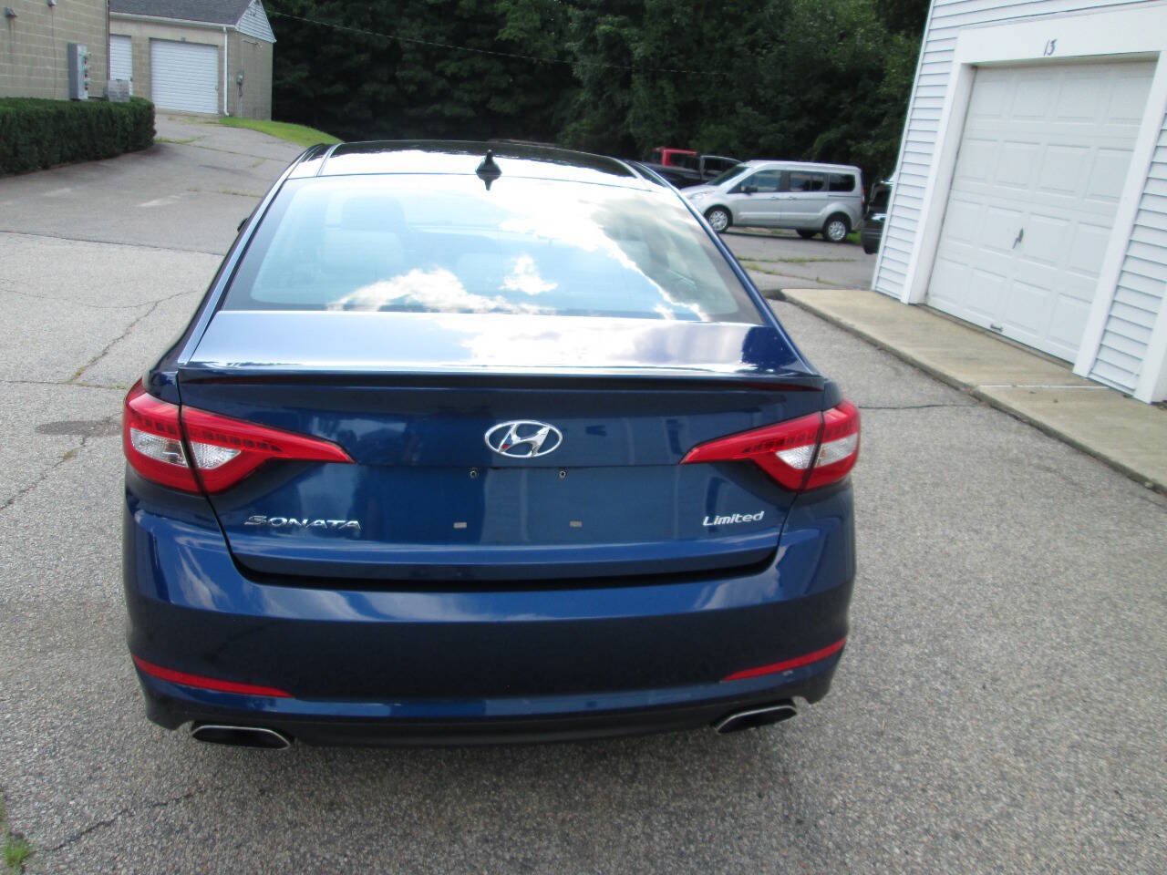 Used 2016 Hyundai Sonata Limited w/ Option Group 04 FWD image 9