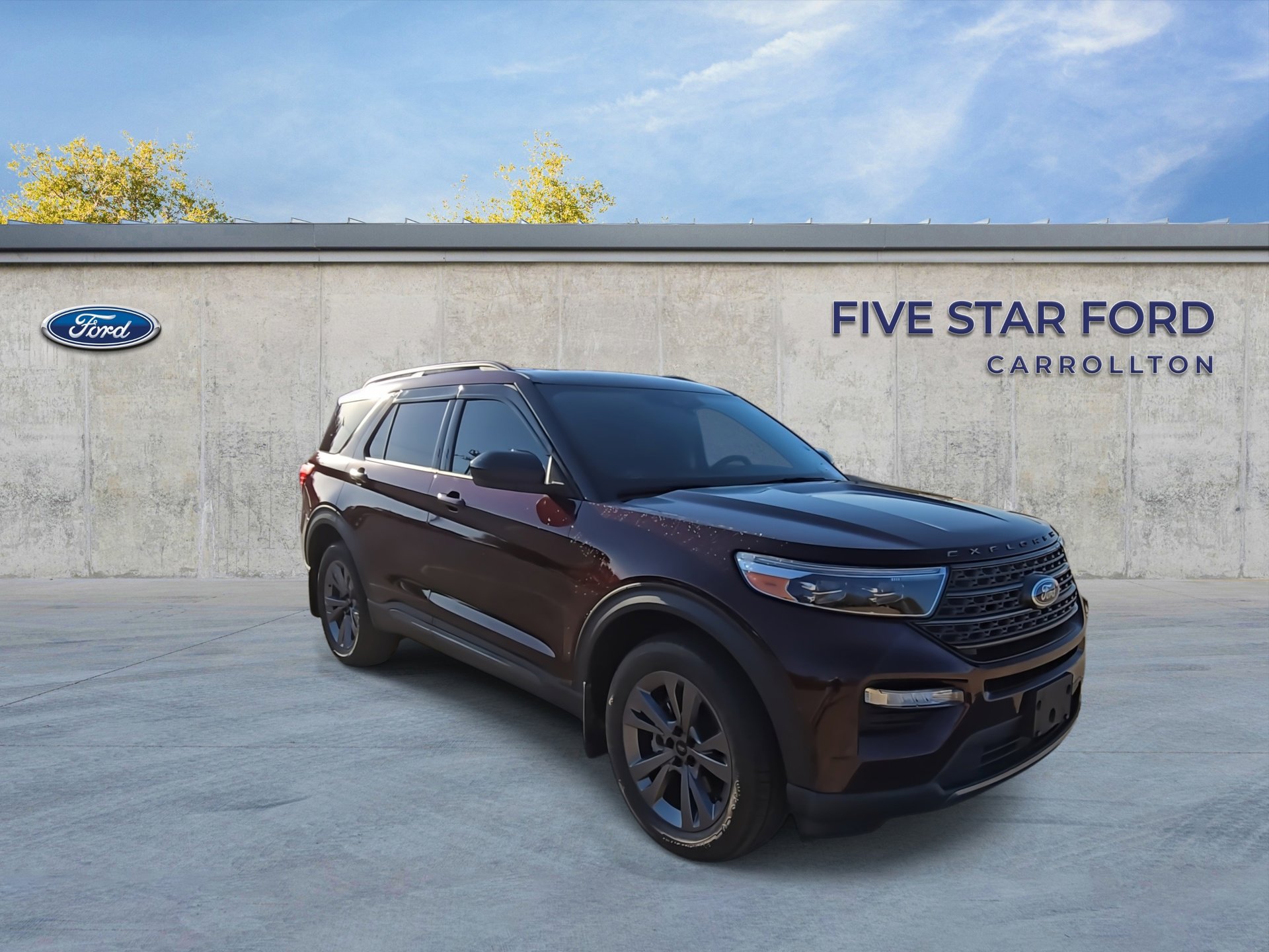 Used 2022 Ford Explorer XLT w/ Equipment Group 202A image 2