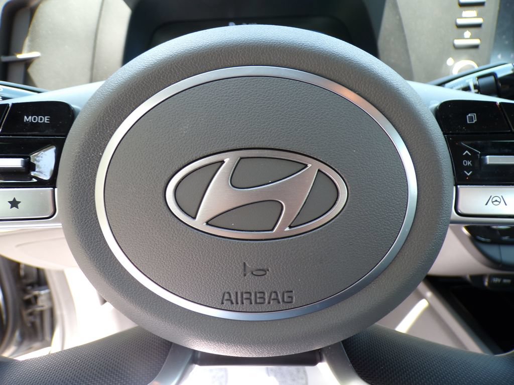 Used 2025 Hyundai Elantra Sport FWD image 29