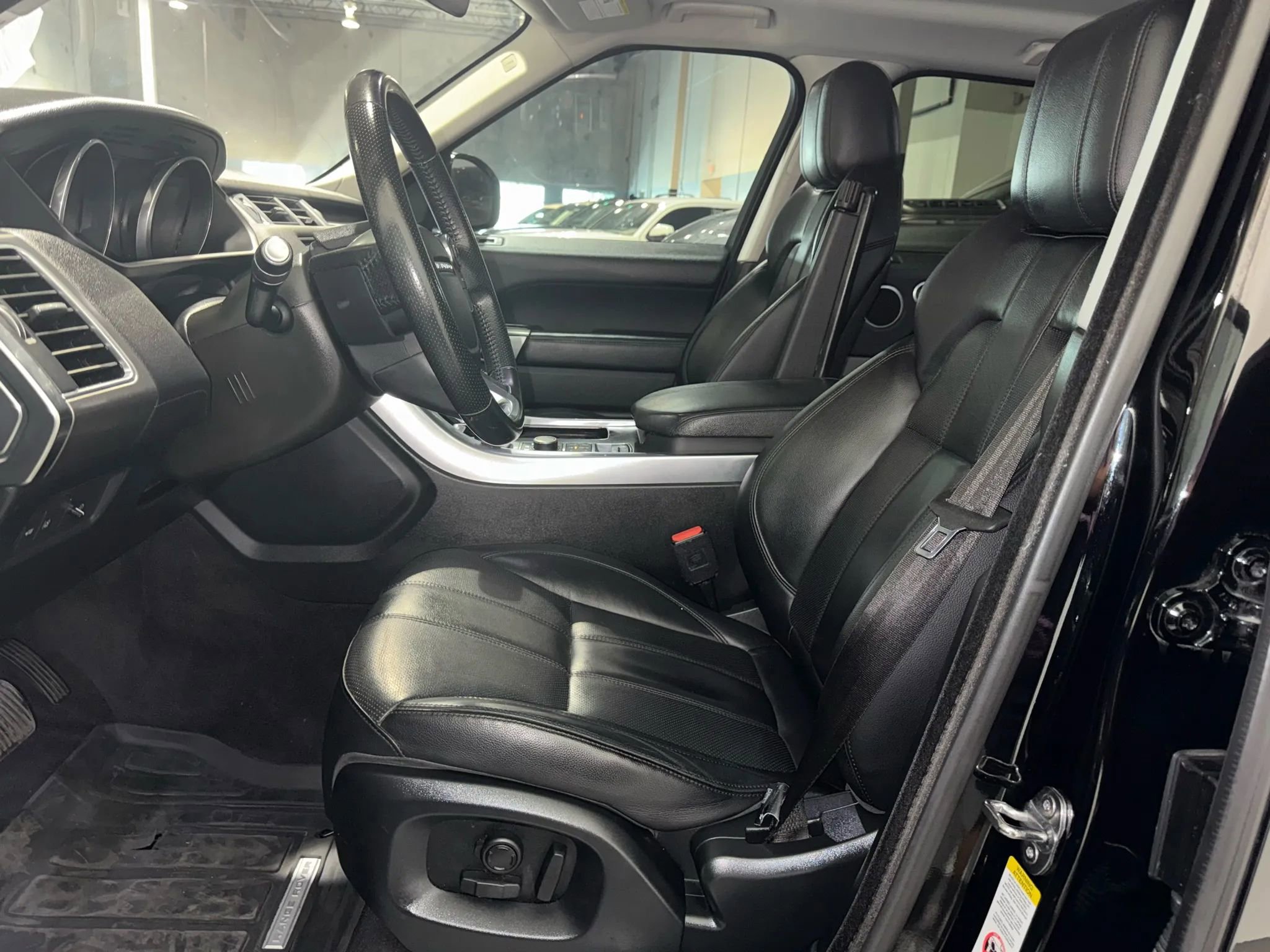 Used 2017 Land Rover Range Rover Sport SE image 9