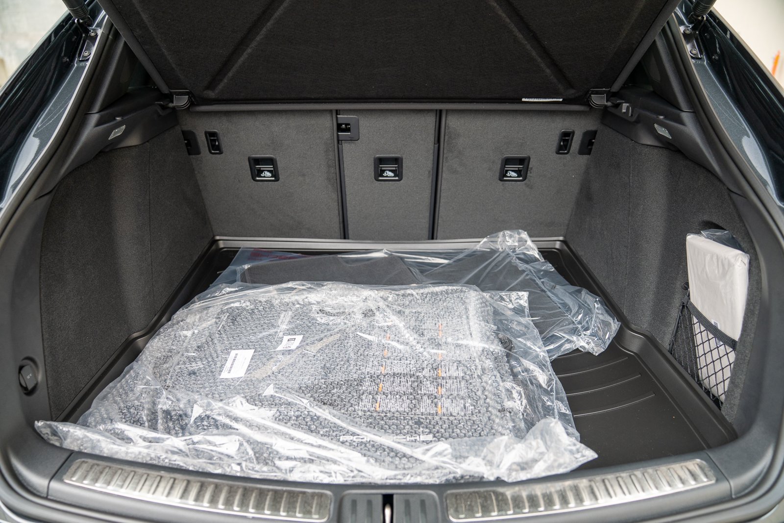 Certified 2026 Porsche Macan AWD/4WD image 27