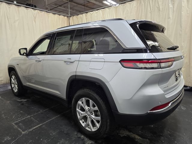 Used 2023 Jeep Grand Cherokee Limited AWD/4WD image 9