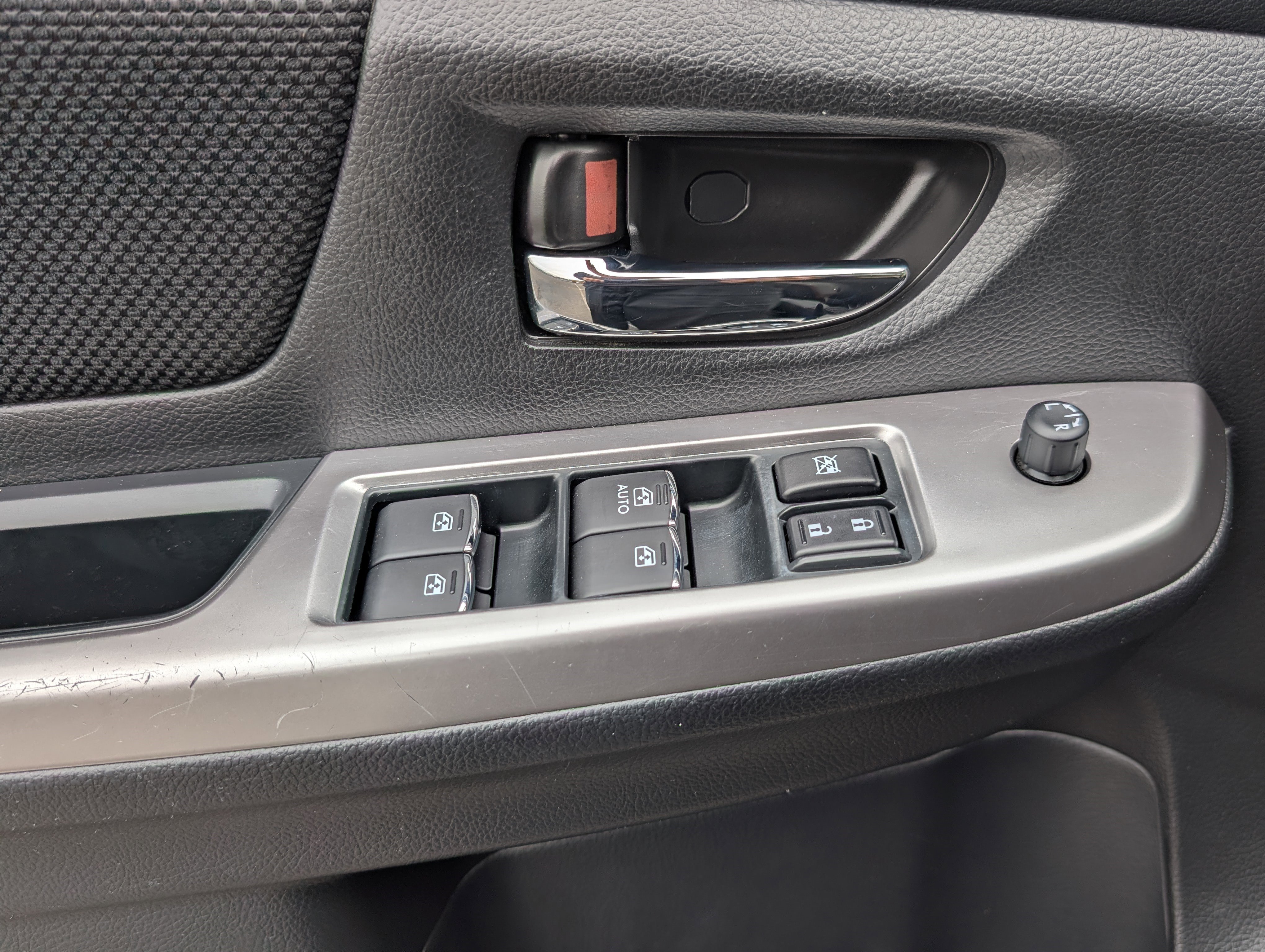 Used 2017 Subaru Crosstrek 2.0i Premium w/ Moonroof Package image 16