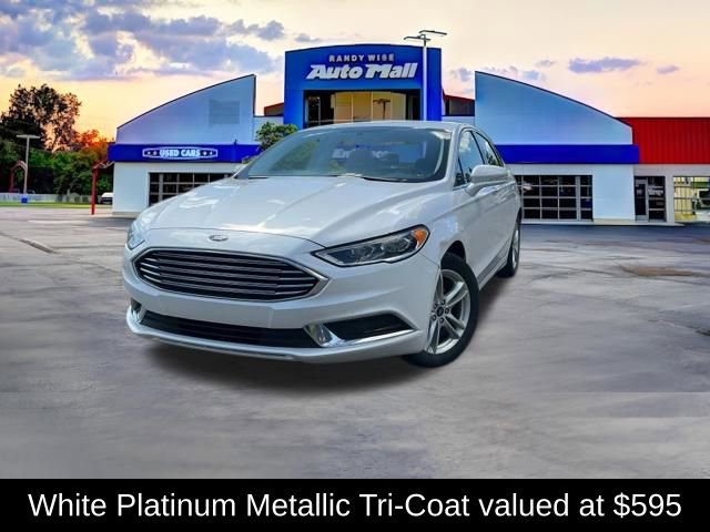 Used 2018 Ford Fusion SE w/ Fusion SE Technology Package FWD image 3