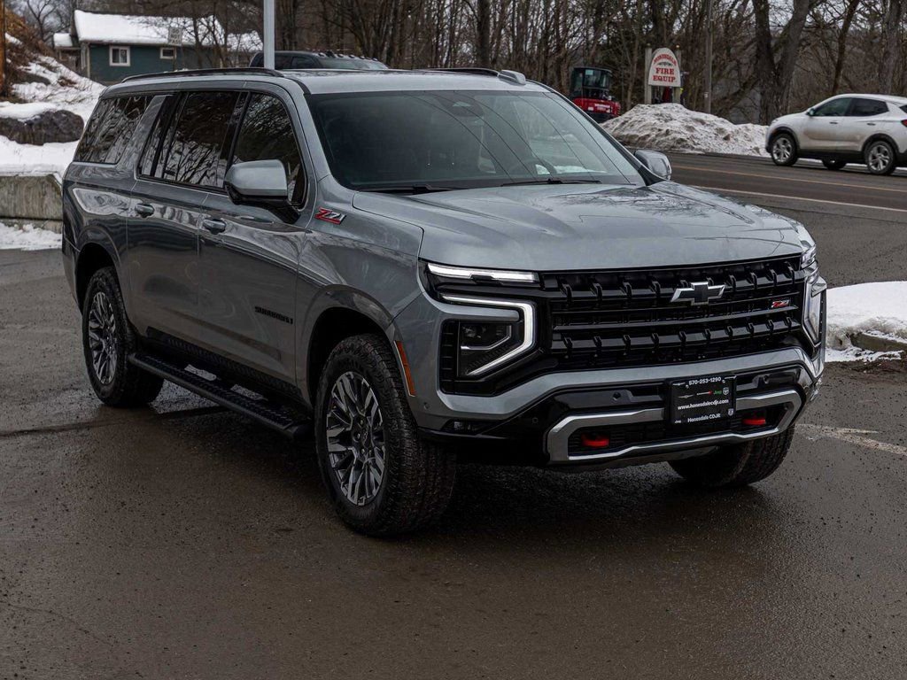 Used 2025 Chevrolet Suburban Z71 image 3