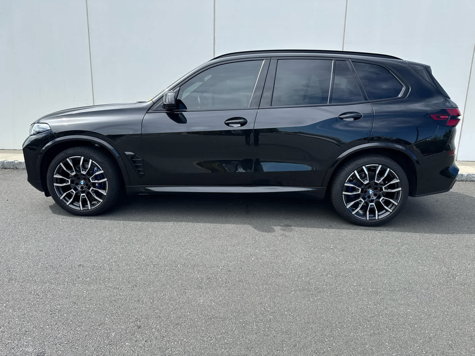 Used 2024 BMW X5 xDrive40i w/ M Sport Package AWD/4WD image 9