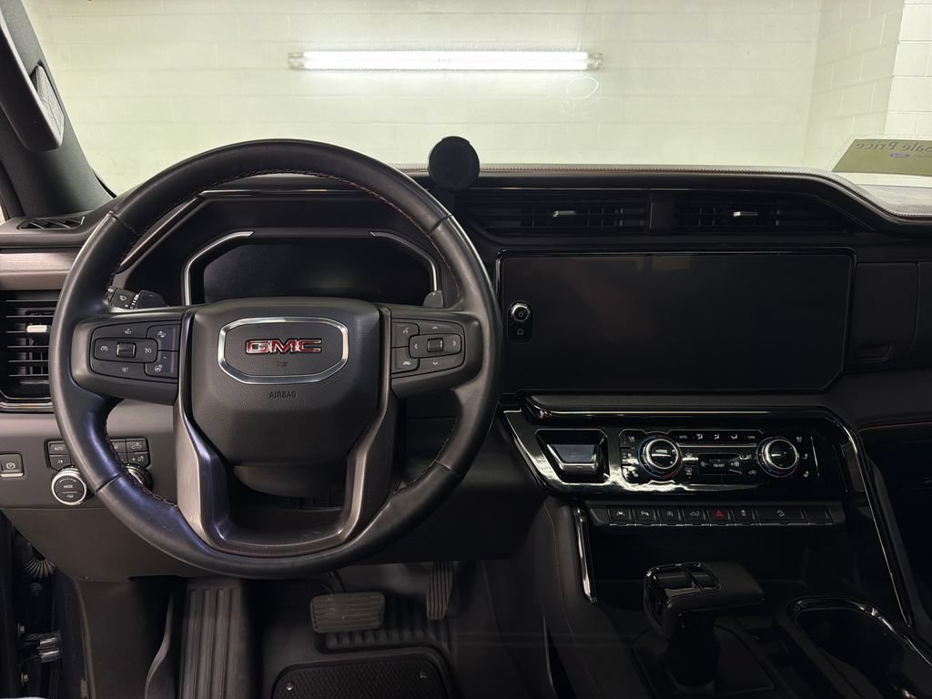 Used 2023 GMC Sierra 1500 AT4 w/ Technology Package AWD/4WD image 9