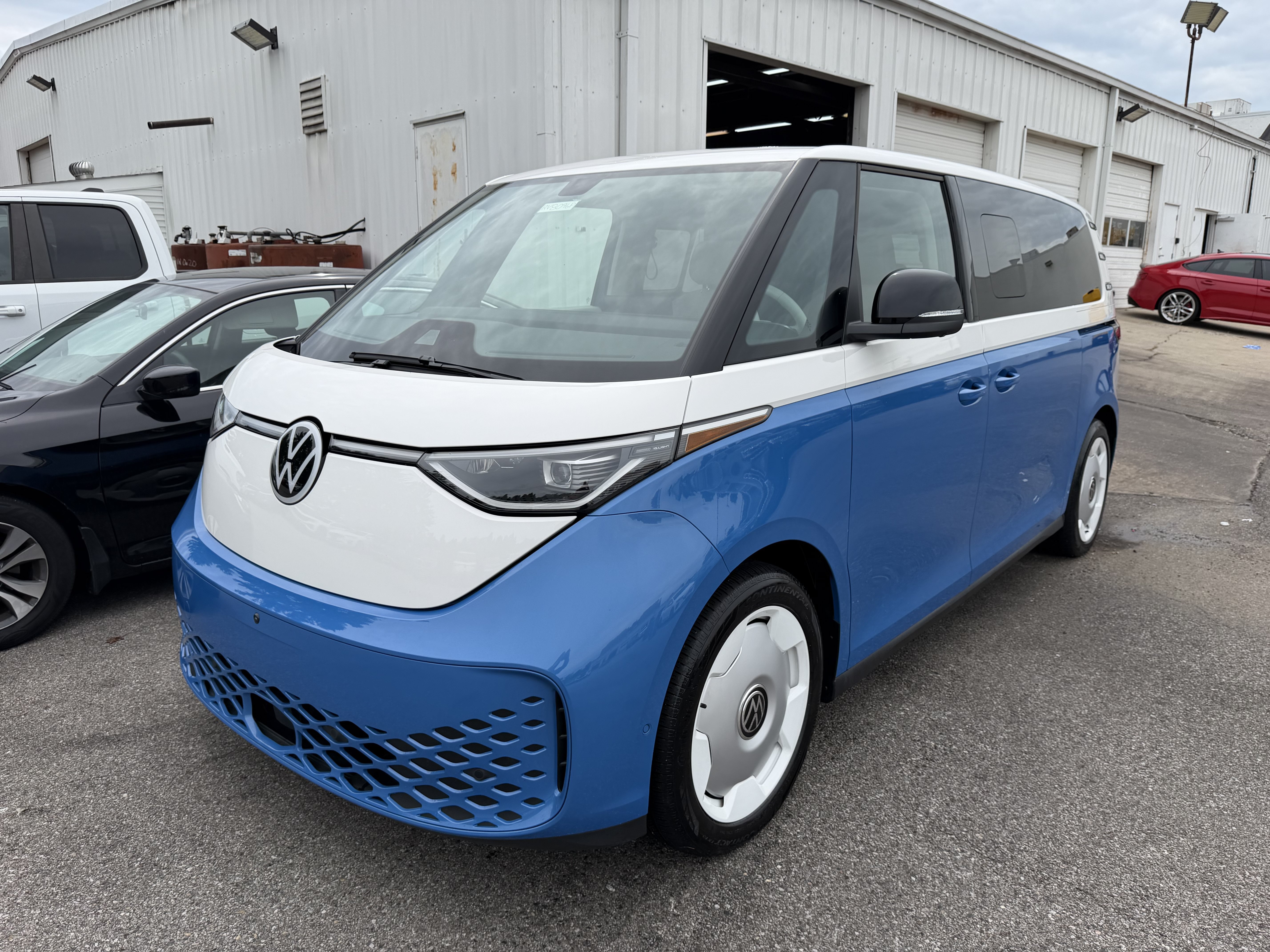 Used 2025 Volkswagen ID. Buzz 1st Edition RWD image 46