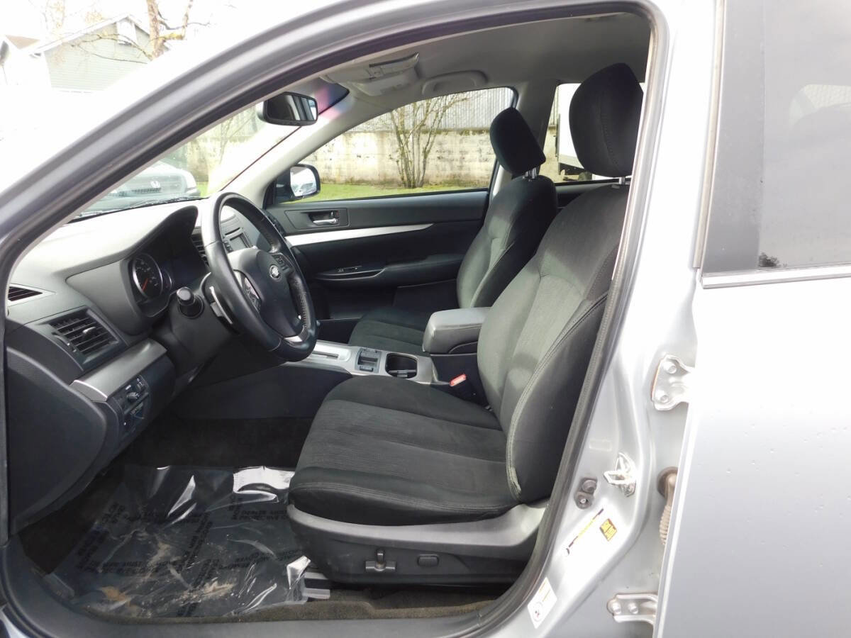 Used 2014 Subaru Outback 2.5i Premium AWD/4WD image 6