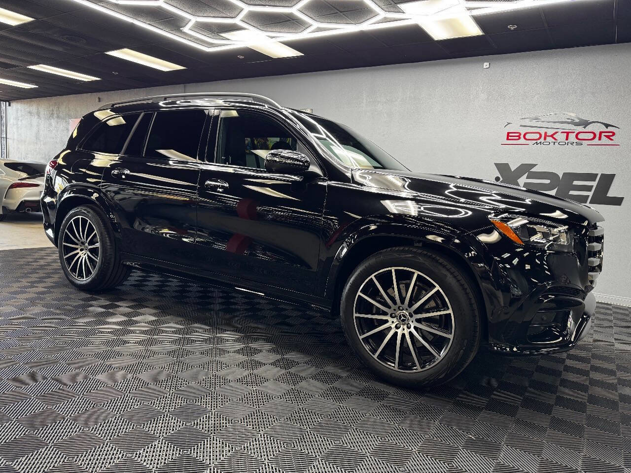 Used 2025 Mercedes-Benz GLS 450 4MATIC image 2
