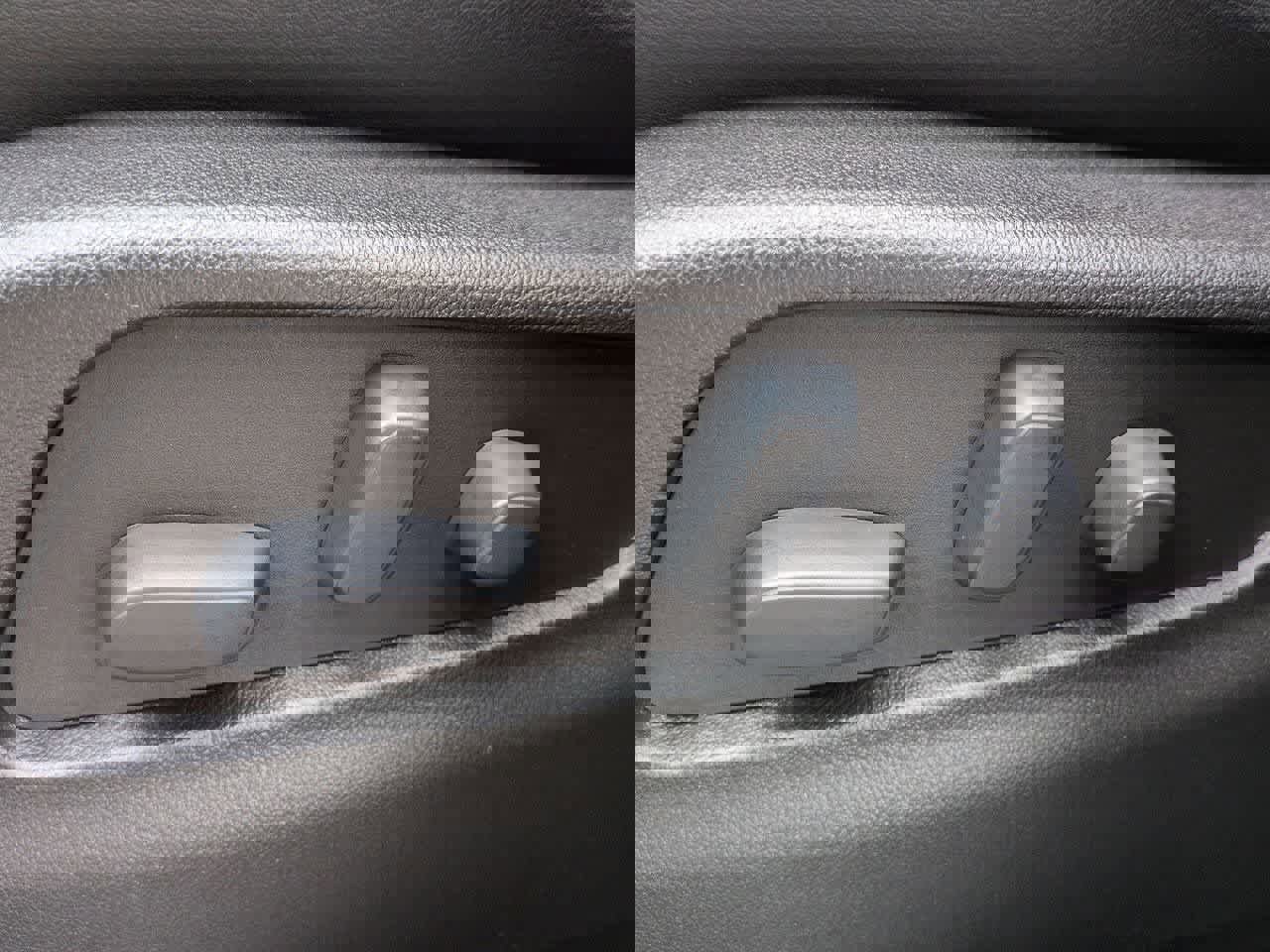 Used 2023 Cadillac XT4 Premium Luxury w/ Cold Weather Package image 17