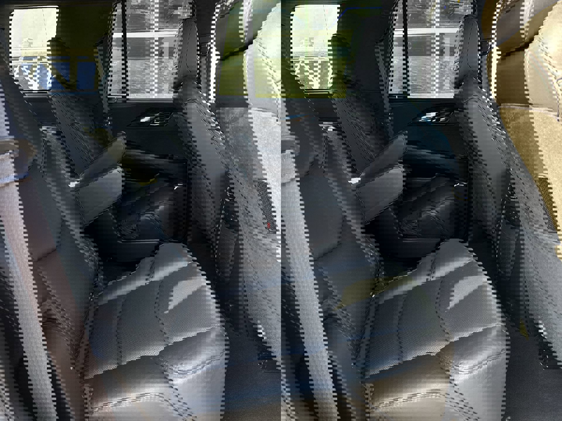 Used 2017 Cadillac Escalade Platinum image 28