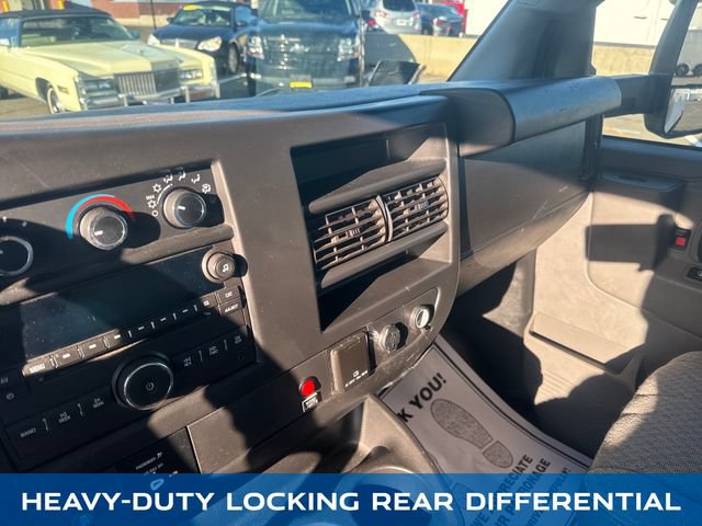 Used 2017 Chevrolet Express 3500 RWD image 18