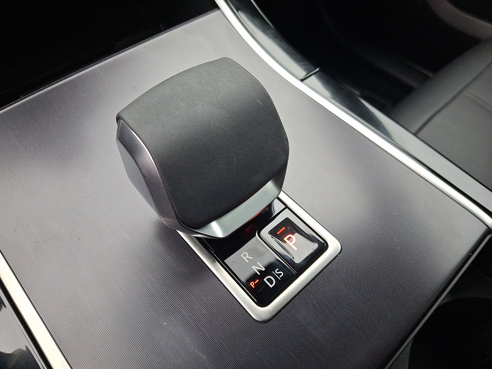 Used 2026 Land Rover Range Rover Velar Dynamic SE image 13