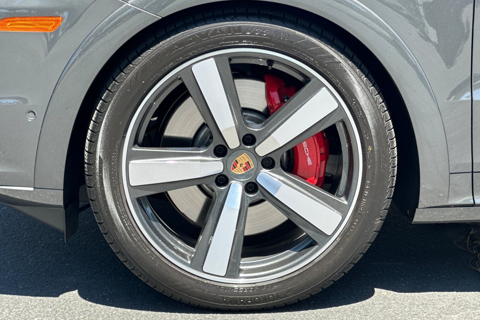 Used 2025 Porsche Cayenne GTS AWD/4WD image 39