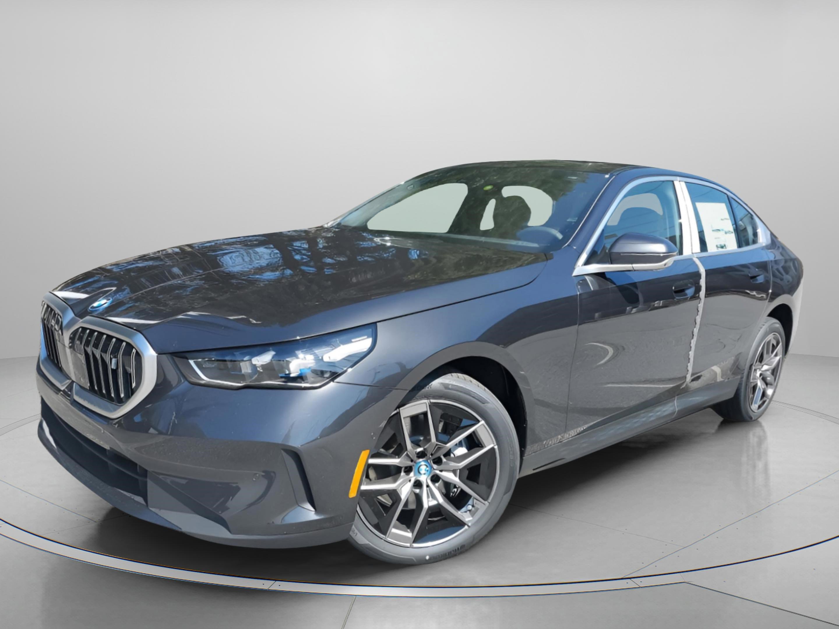 Used 2025 BMW i5 eDrive40i w/ Premium Package image 2