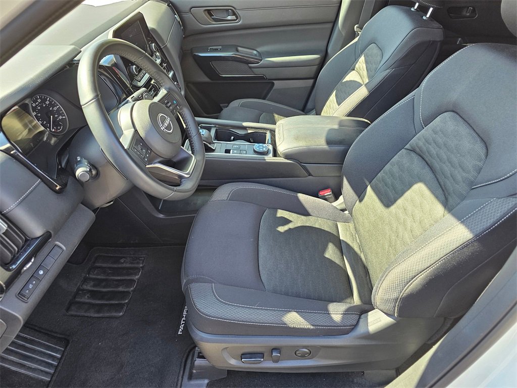 Certified 2024 Nissan Pathfinder SV image 17