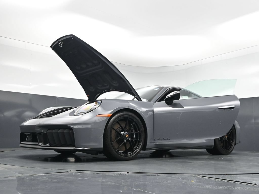 Certified 2026 Porsche 911 Carrera 4 GTS AWD/4WD image 33