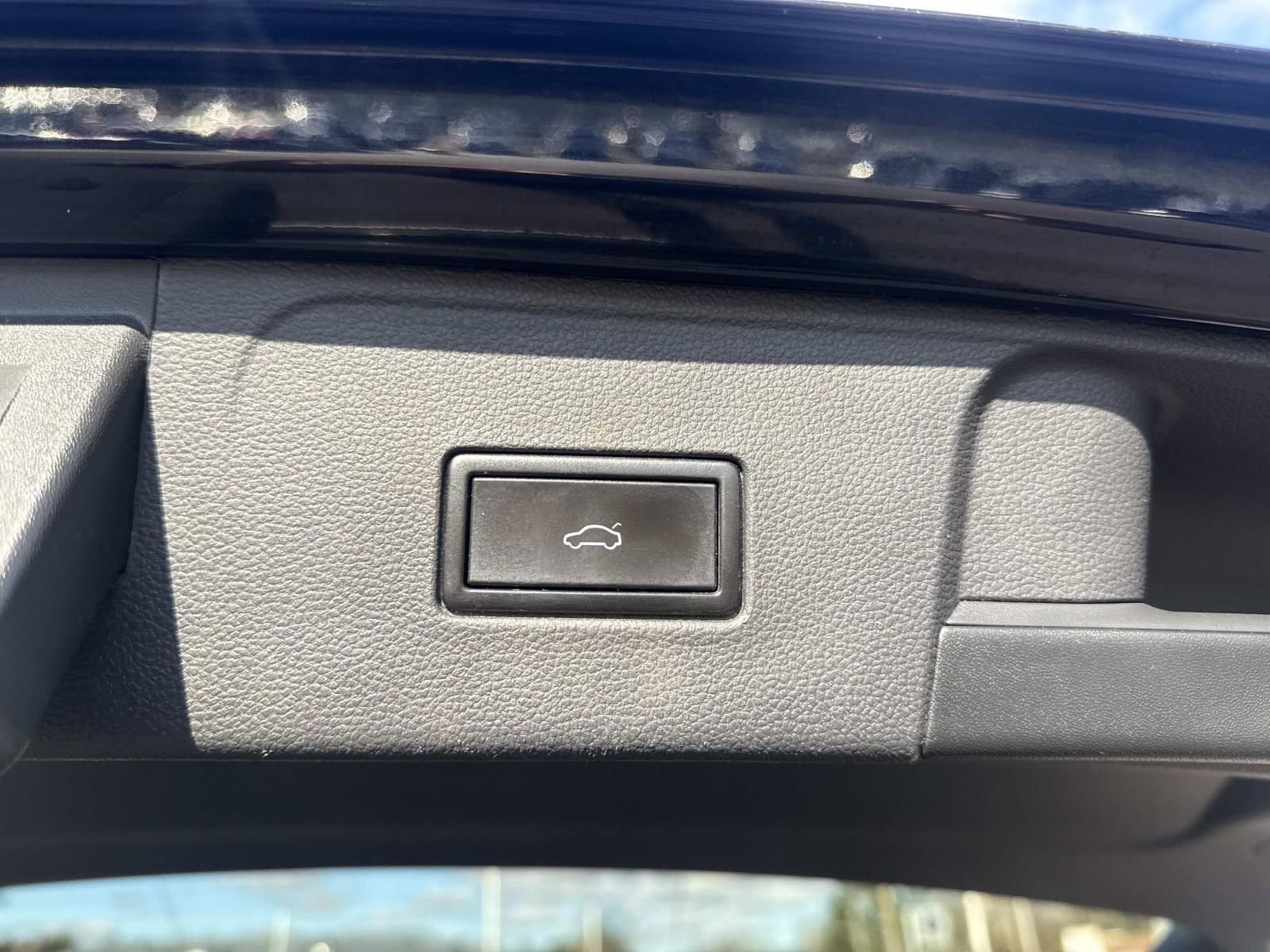 Used 2019 Volkswagen Atlas SE w/ Towing Package image 8