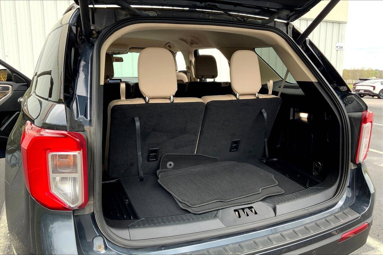 Used 2022 Ford Explorer XLT w/ Equipment Group 202A AWD/4WD image 27