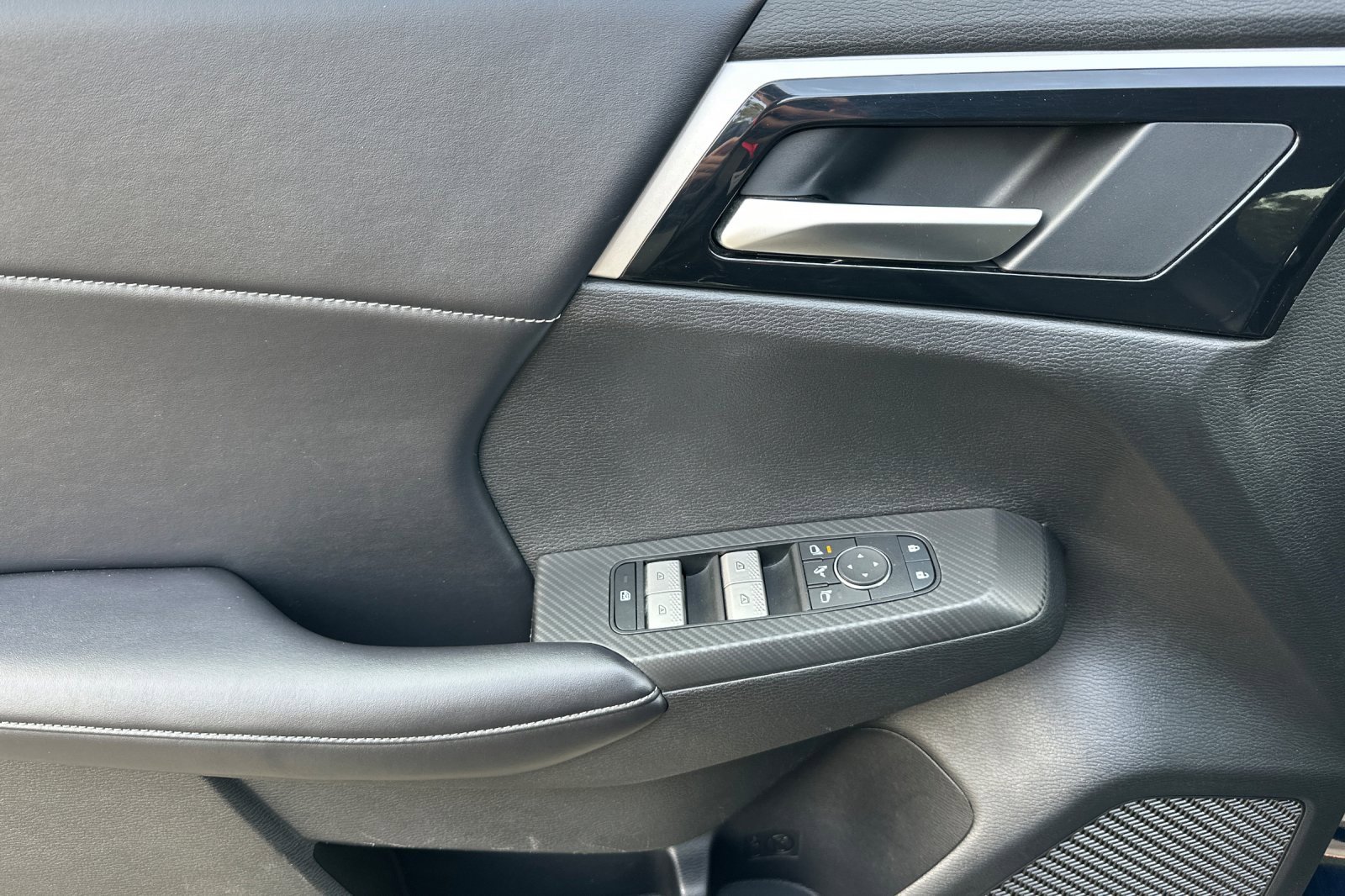 Used 2024 Mitsubishi Outlander SE image 11