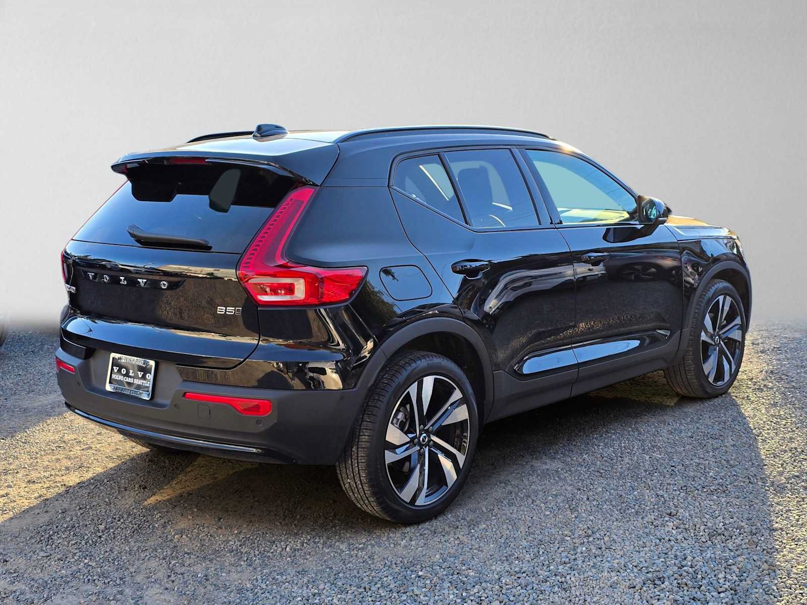 Used 2026 Volvo XC40 B5 Ultra w/ Climate Package AWD/4WD image 3