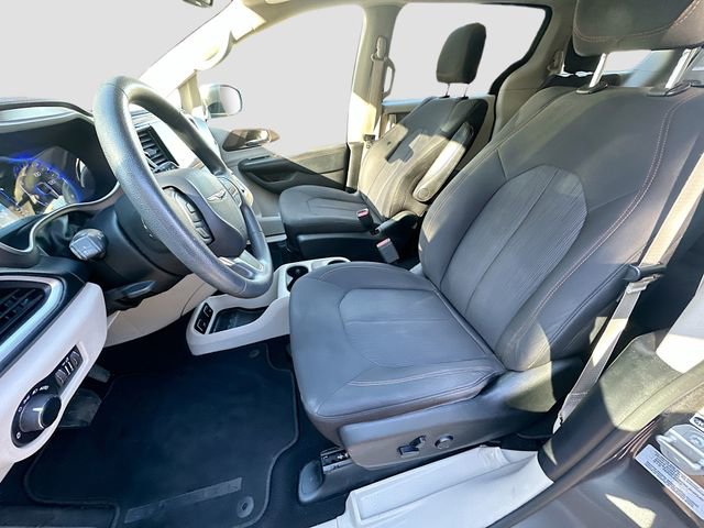 Used 2017 Chrysler Pacifica Touring image 22