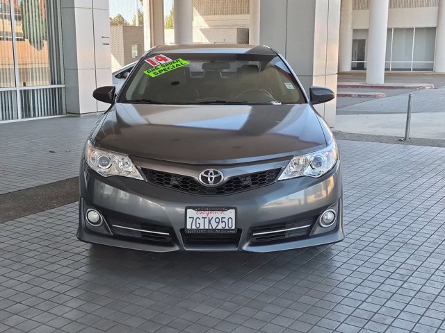 Used 2014 Toyota Camry SE FWD image 2